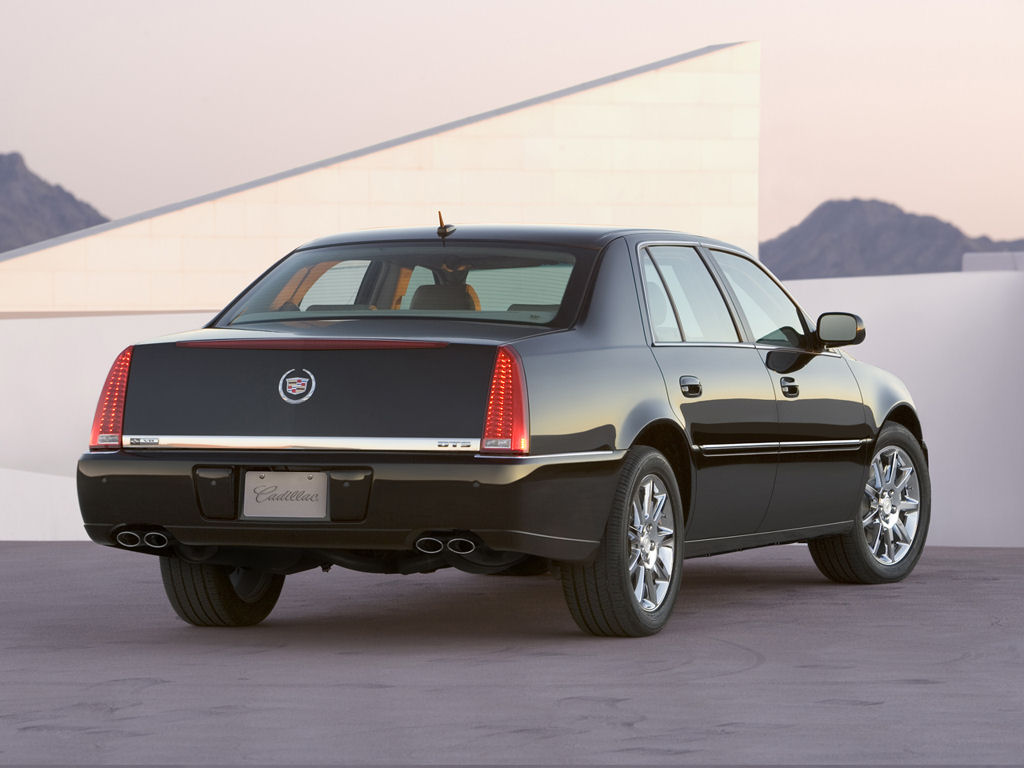 Cadillac DTS Desktop Wallpaper