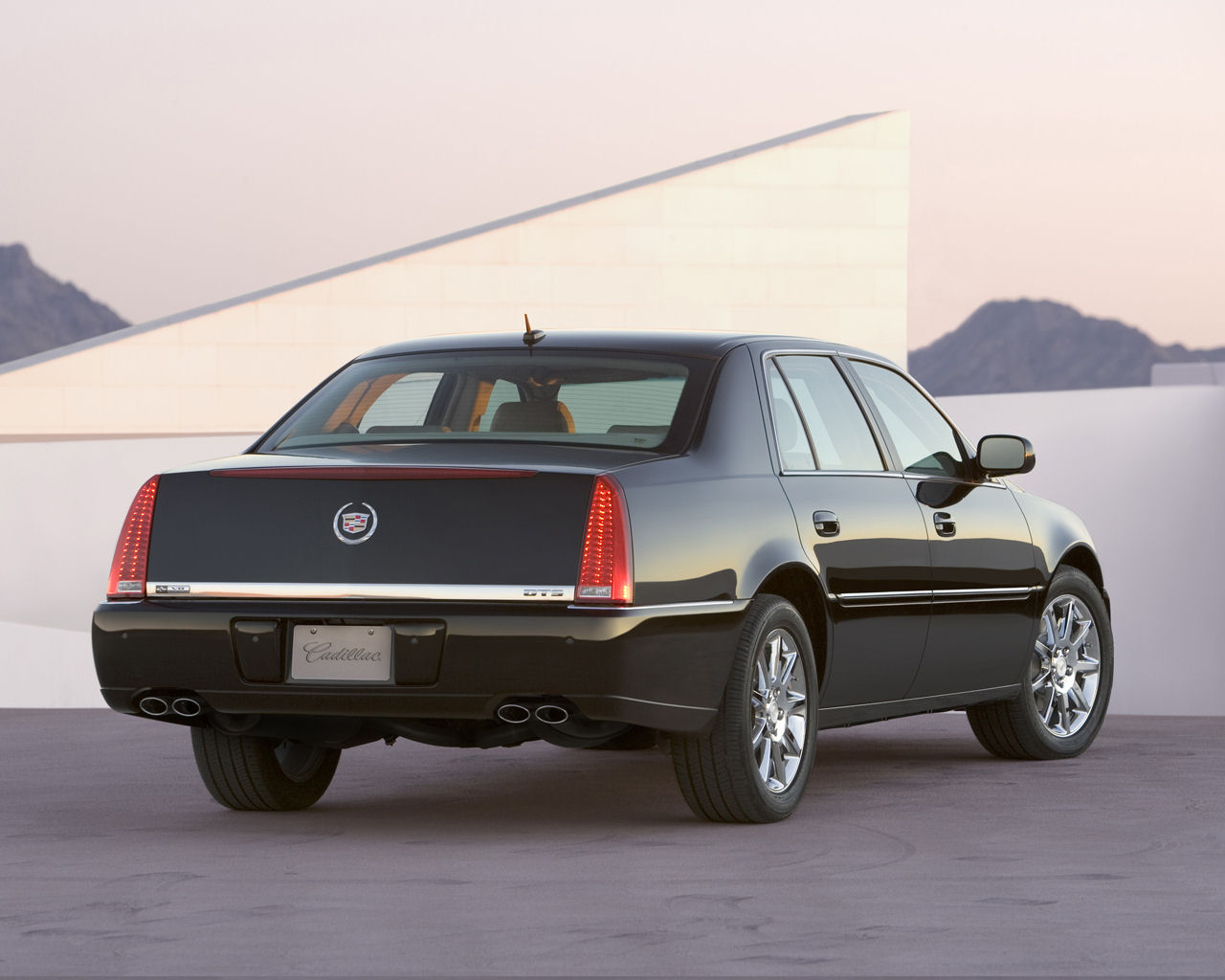 Cadillac DTS Desktop Wallpaper