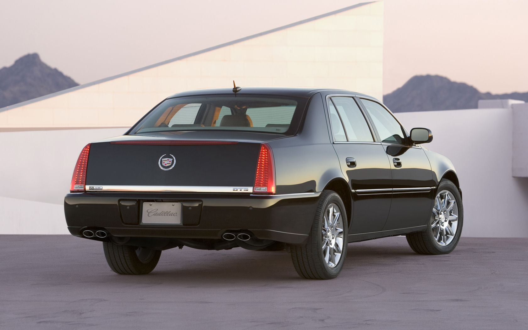 Cadillac DTS Desktop Wallpaper