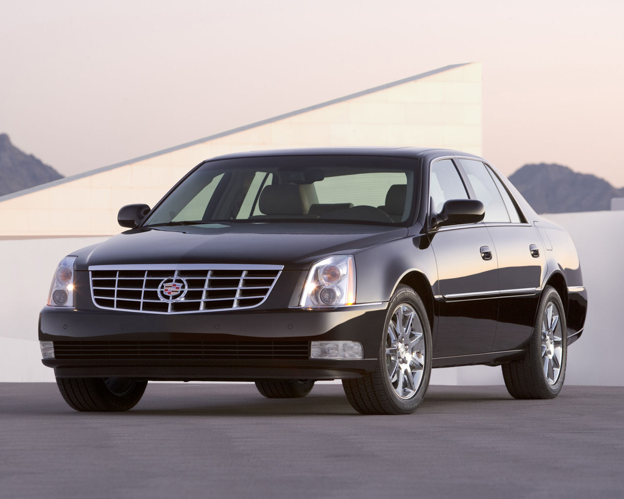 Cadillac DTS Desktop Wallpaper