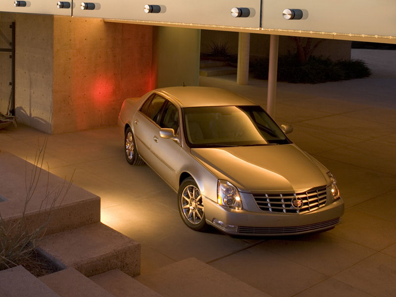 Cadillac DTS Desktop Wallpaper