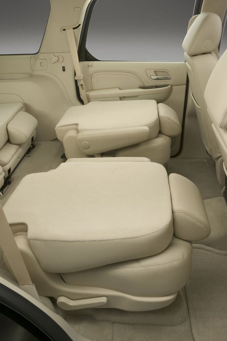 2008 Cadillac Escalade Rear Seats Picture