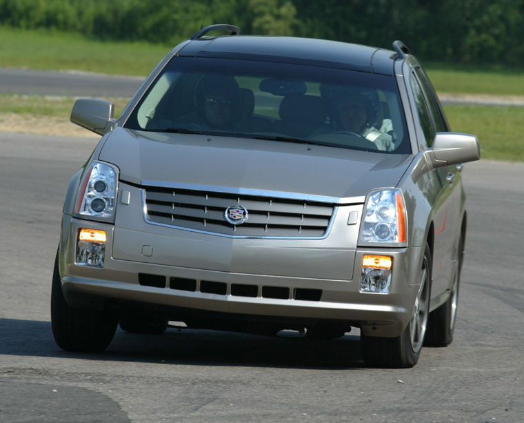 2004 Cadillac SRX Picture