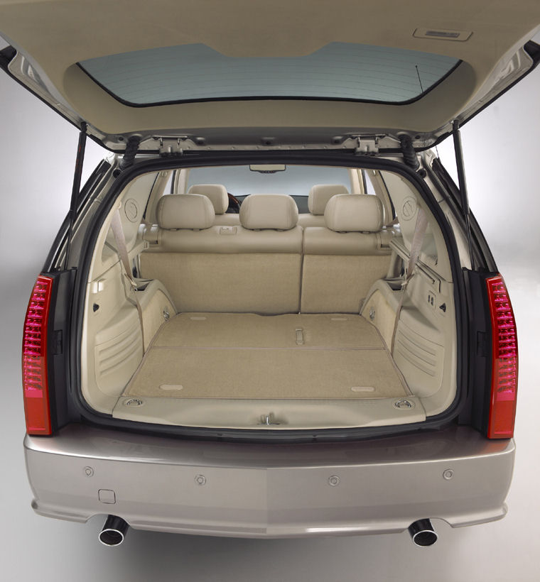 2004 Cadillac SRX Trunk Picture