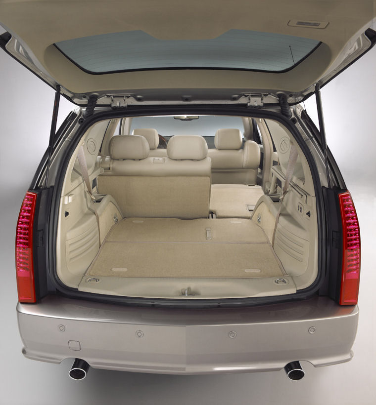 2004 Cadillac SRX Trunk Picture