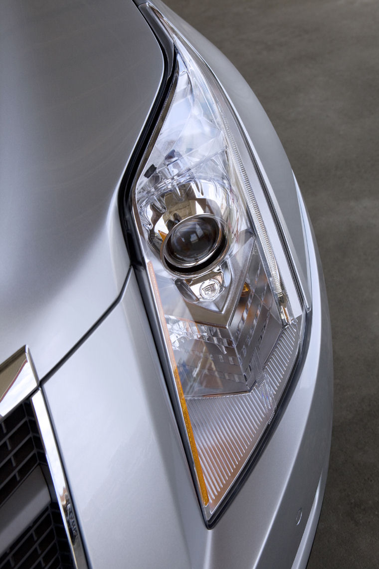 2010 Cadillac SRX Headlight Picture