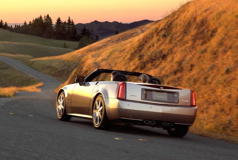 2004 Cadillac XLR Picture