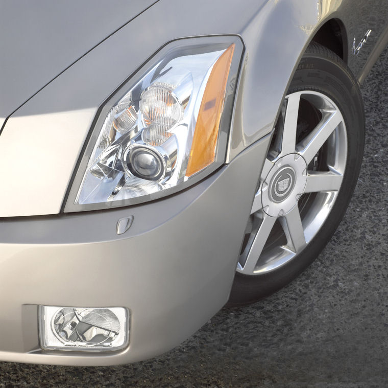 2004 Cadillac XLR Headlight Picture