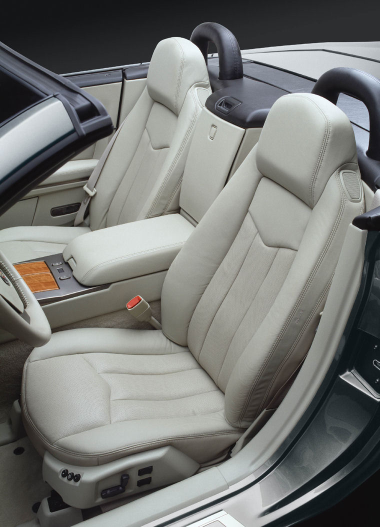 2004 Cadillac XLR Front Seats Picture