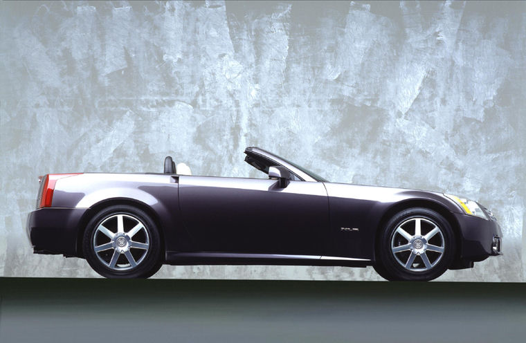 2004 Cadillac XLR Picture