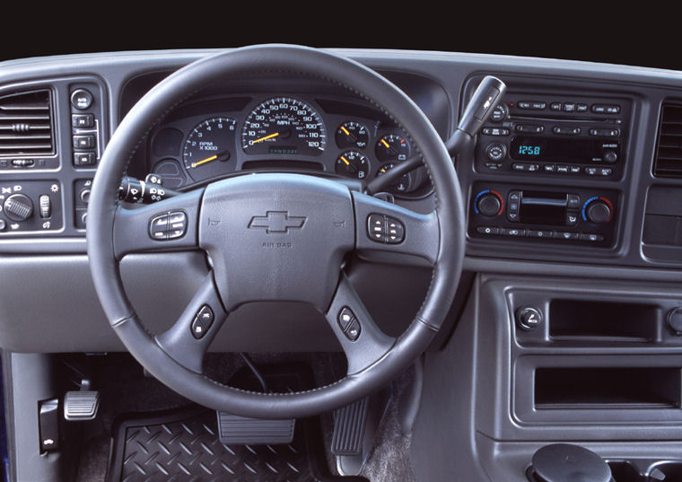 2004 Chevrolet Avalanche Cockpit Picture