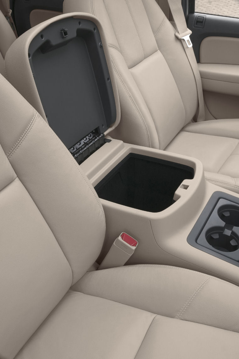 2008 Chevrolet Avalanche Center Console Storage Picture