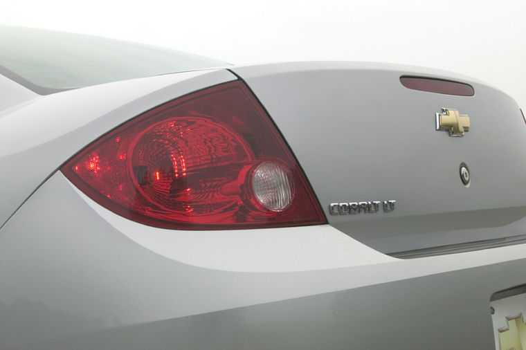 2009 Chevrolet Cobalt Sedan Tail Light Picture