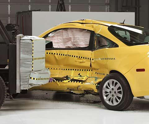 2009 Chevrolet Cobalt IIHS Side Impact Crash Test Picture