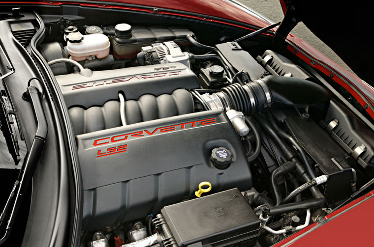 2005 Chevrolet Corvette 6.0L V8 LS2 Engine Picture