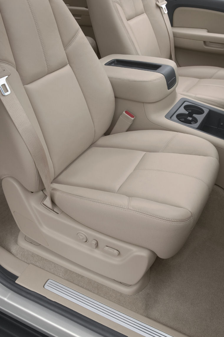 2009 Chevrolet Suburban 1500 Front Seats Picture