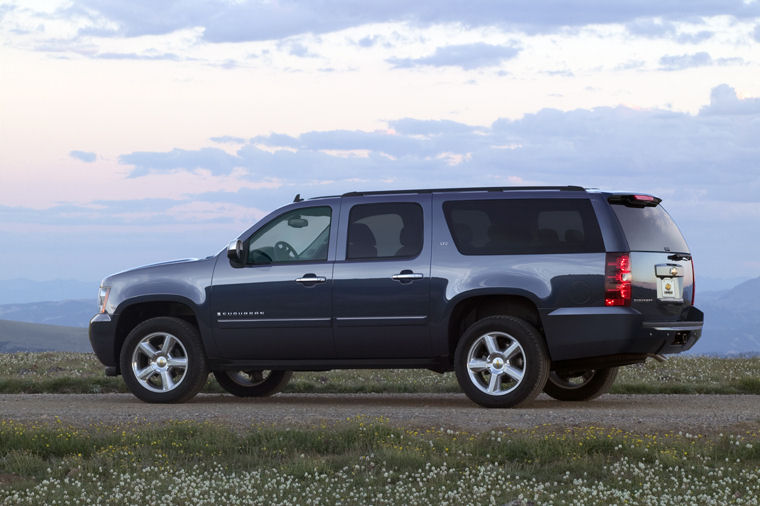 2010 Chevrolet Suburban 1500 Picture