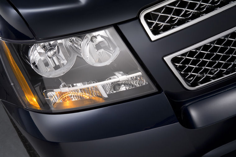 2010 Chevrolet Suburban 1500 Headlight Picture