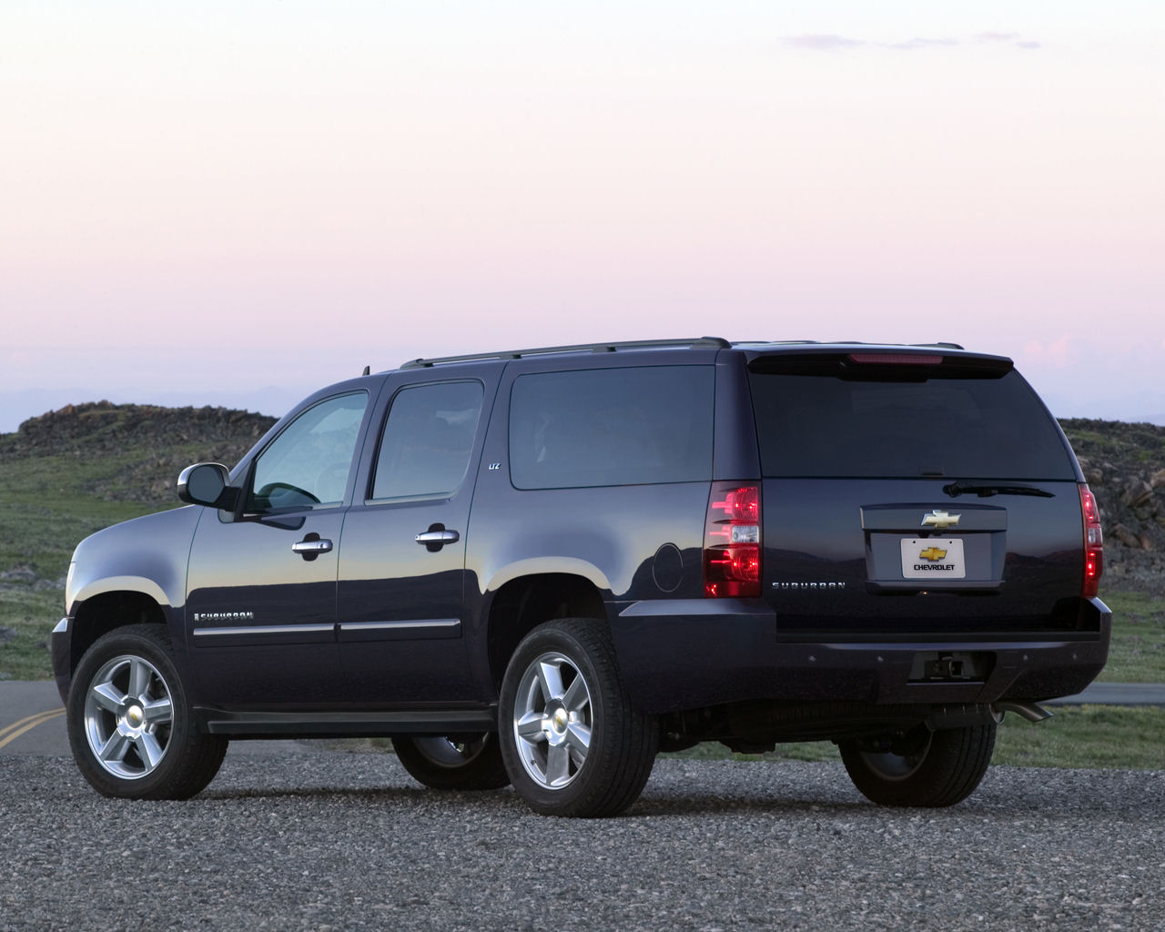 Chevrolet Suburban Desktop Wallpaper