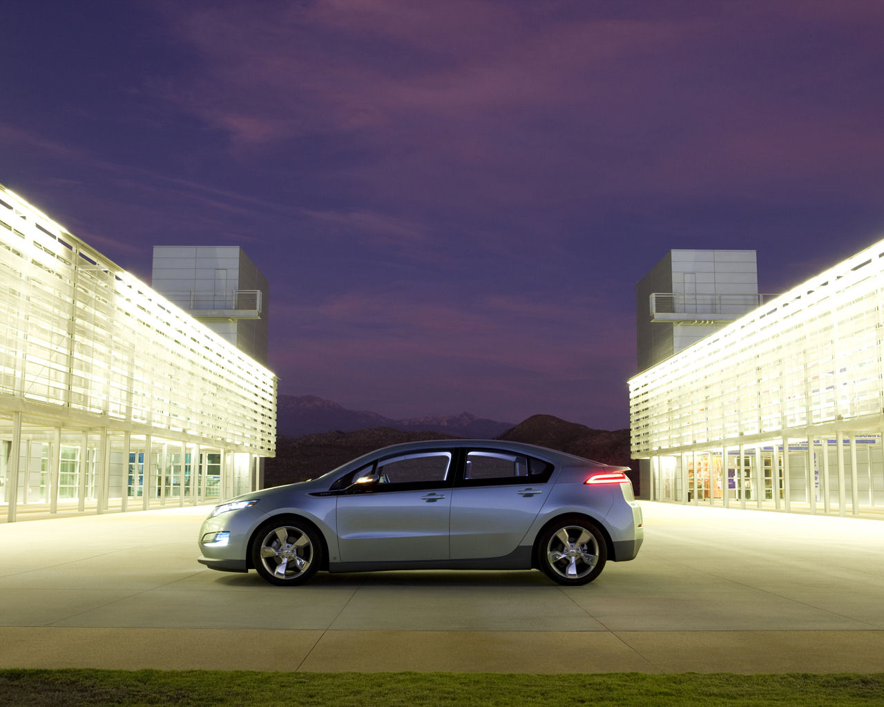 Chevrolet Volt Desktop Wallpaper