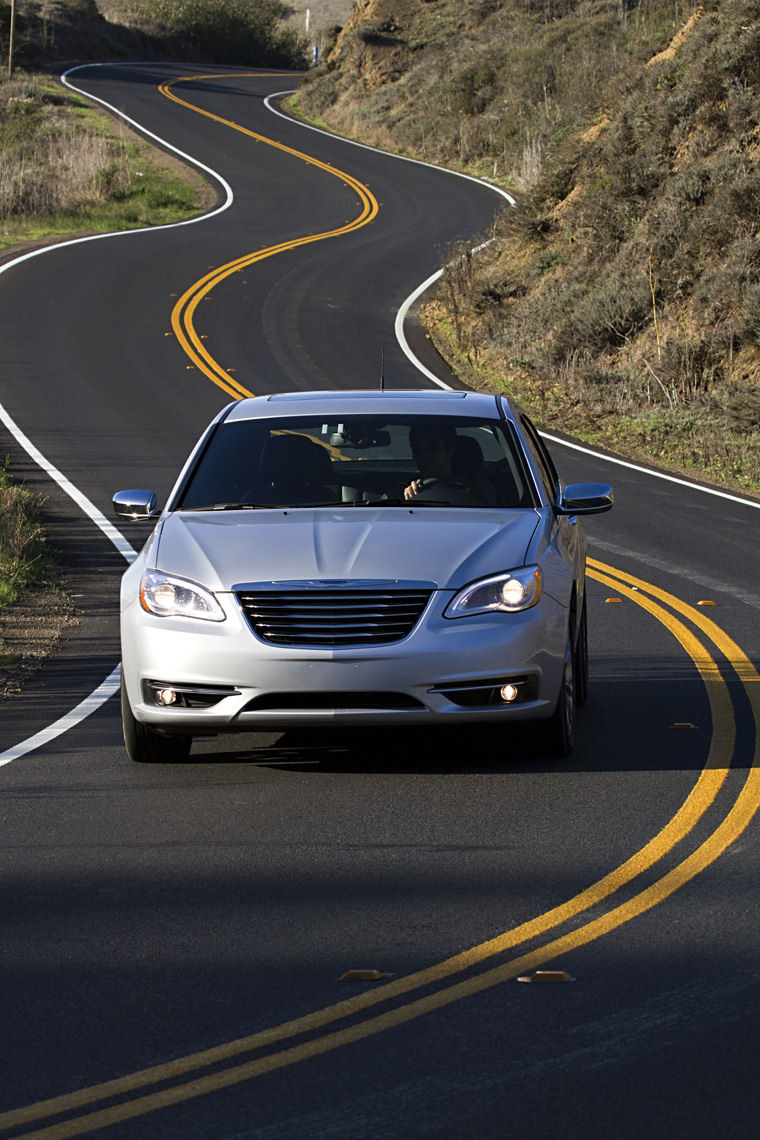 2011 Chrysler 200 Sedan Picture