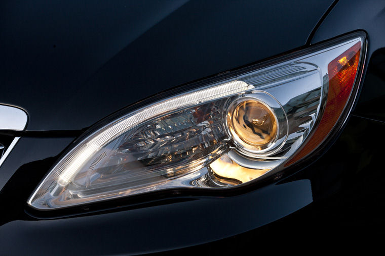 2011 Chrysler 200 Sedan Headlight Picture