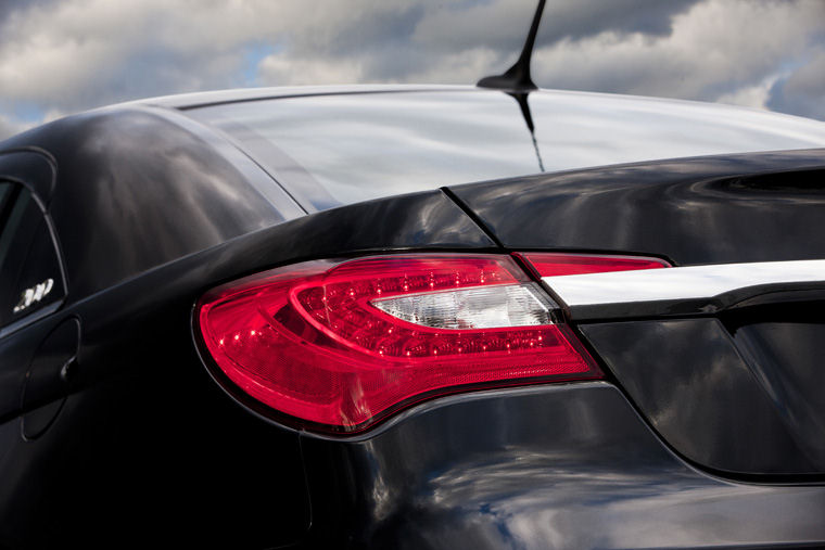 2011 Chrysler 200 Sedan Tail Light Picture