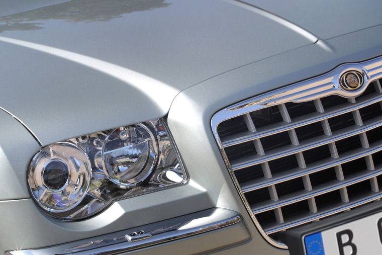 2006 Chrysler 300C Headlight Picture