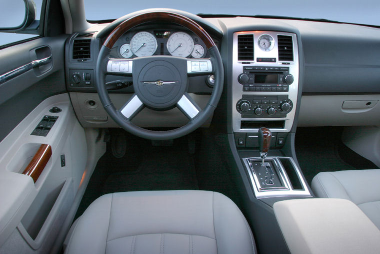 2006 Chrysler 300C Cockpit Picture