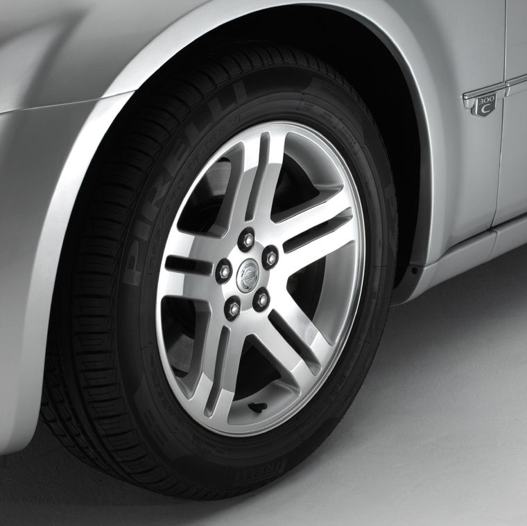 2007 Chrysler 300C Rim Picture