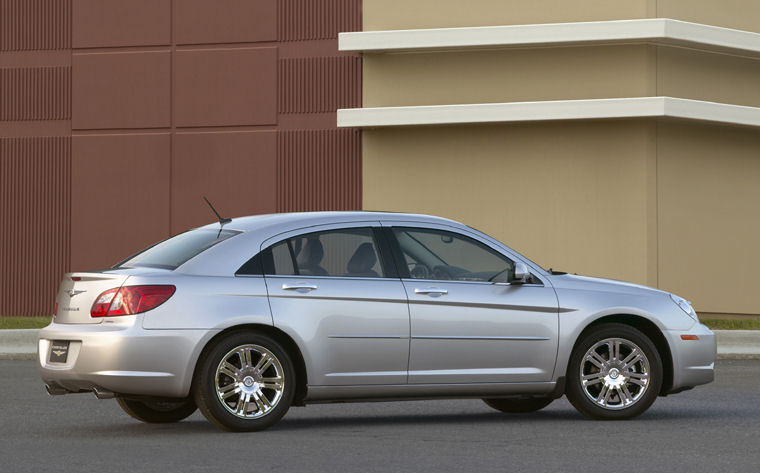 2010 Chrysler Sebring Limited Sedan Picture