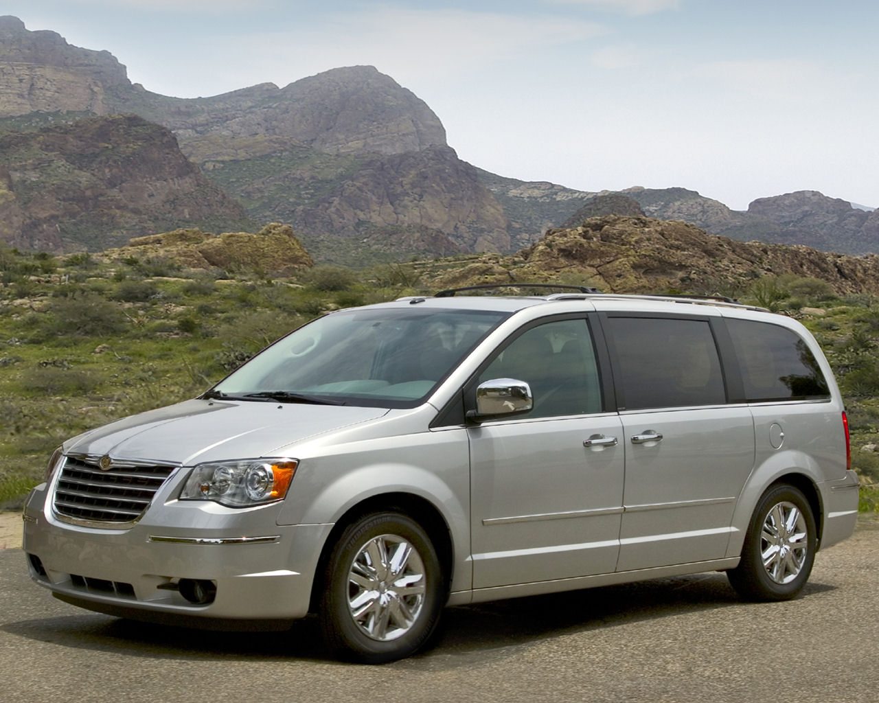 Chrysler Town & Country Desktop Wallpaper