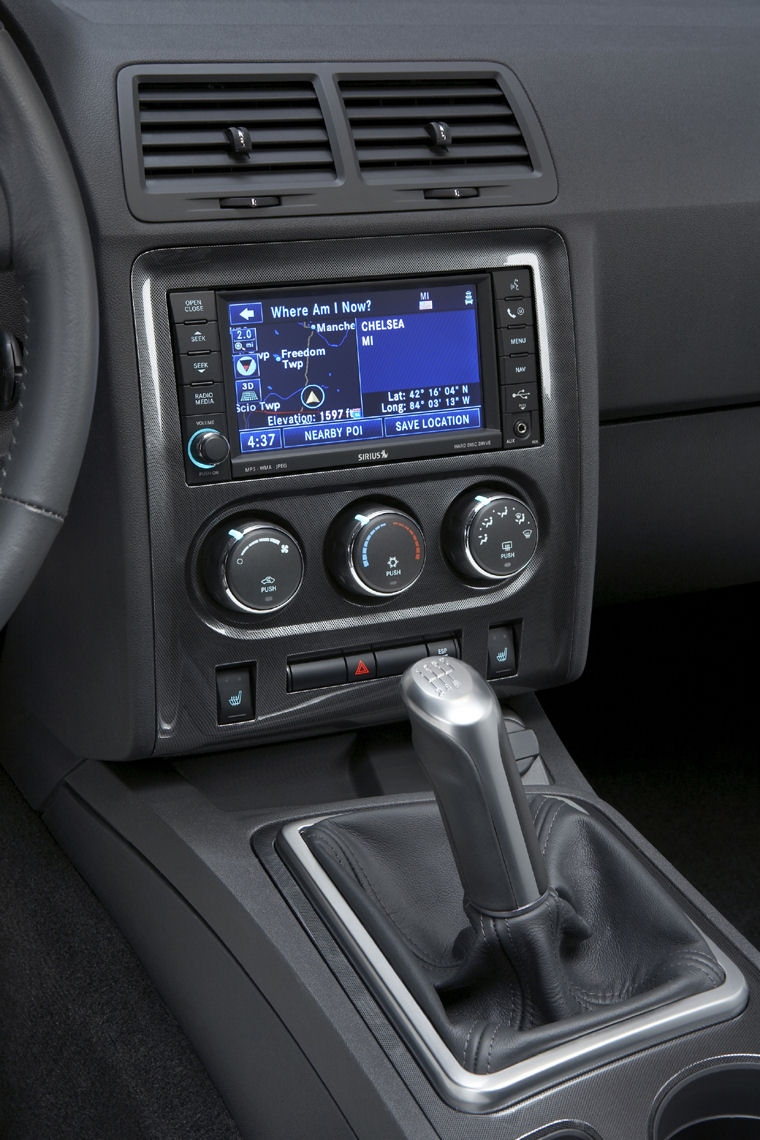 2009 Dodge Challenger R/T Center Console Picture