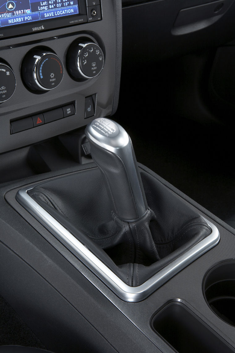 2009 Dodge Challenger R/T Manual Gear Lever Picture