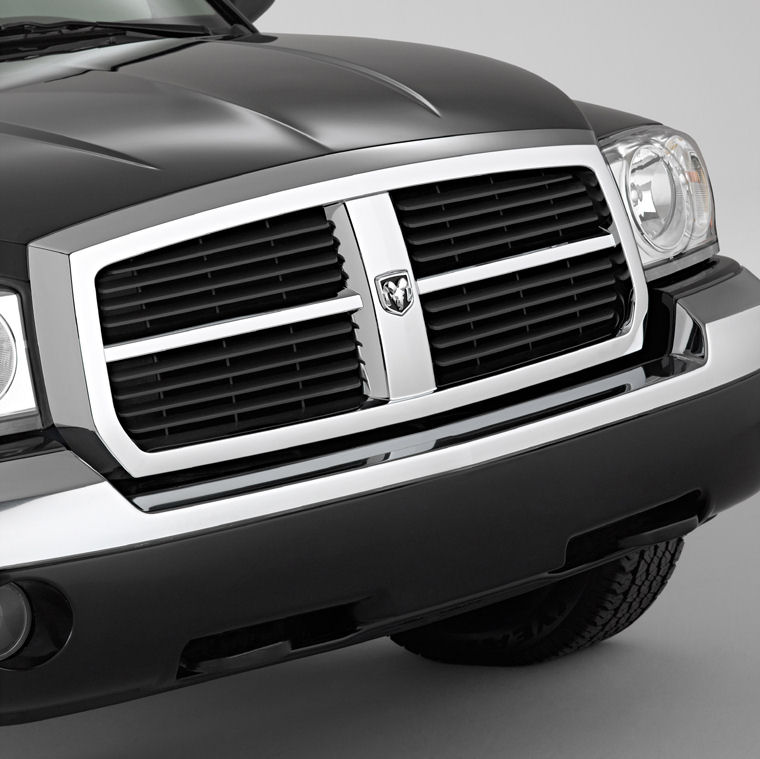 2005 Dodge Dakota Quad Cab Laramie Grille Picture