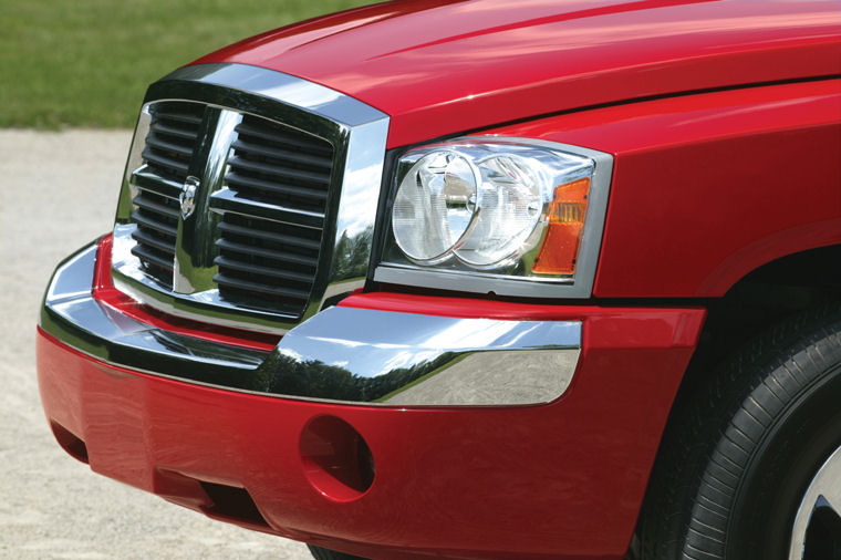 2005 Dodge Dakota Quad Cab Laramie Headlight Picture