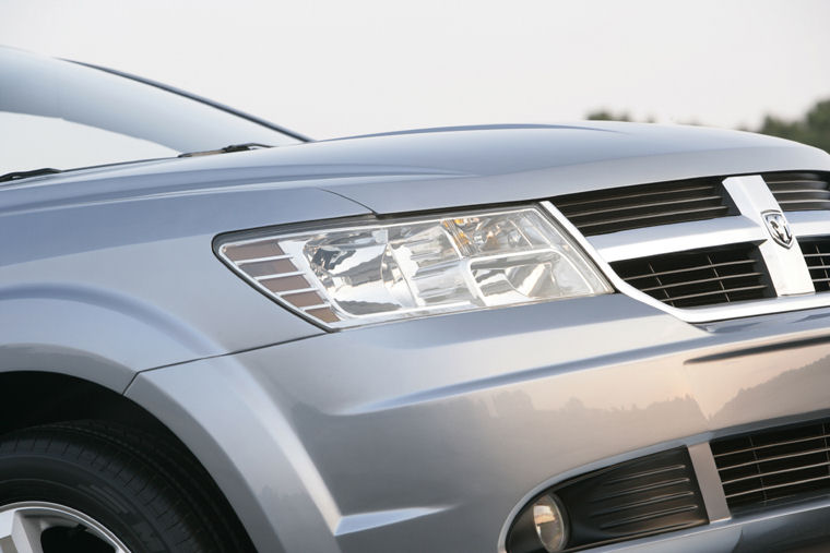 2009 Dodge Journey SXT Headlight Picture