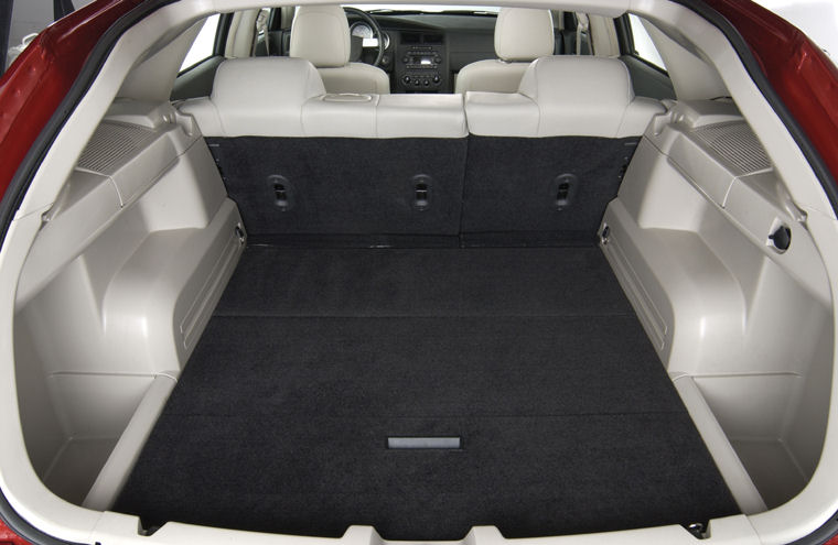 2005 Dodge Magnum Trunk Picture