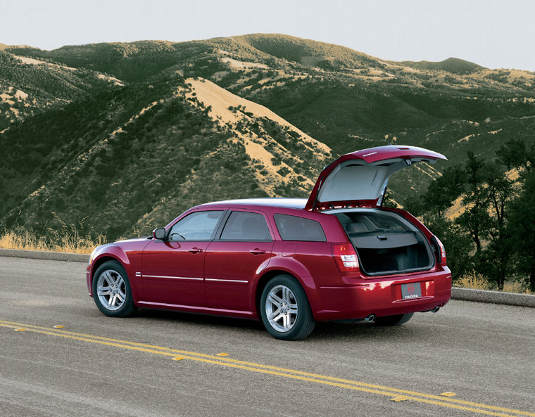 2005 Dodge Magnum Picture