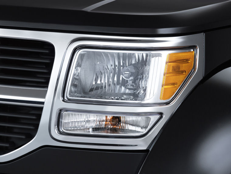 2008 Dodge Nitro SLT Headlight Picture