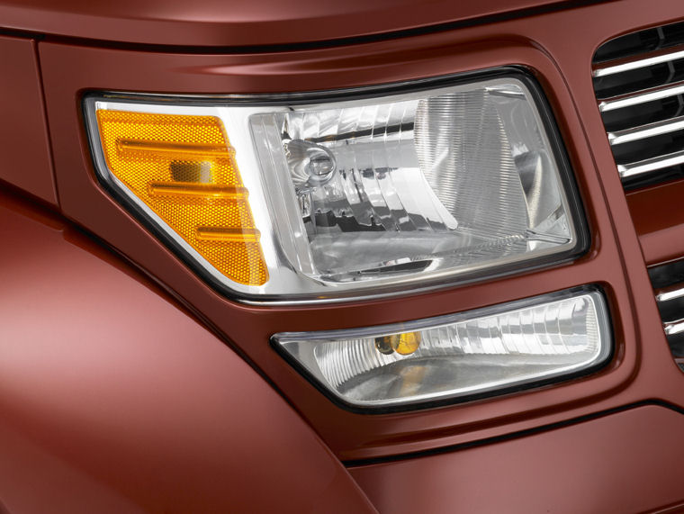 2008 Dodge Nitro R/T Headlight Picture