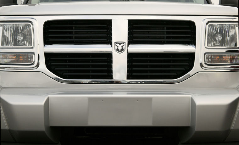 2008 Dodge Nitro SLT Grille Picture