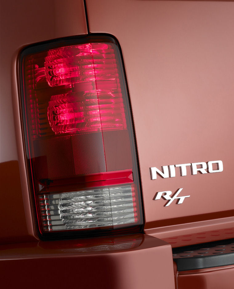 2009 Dodge Nitro R/T Tail Light Picture