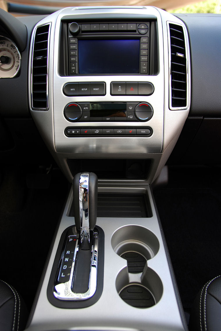 2008 Ford Edge Center Console Picture