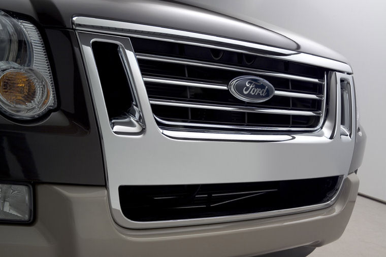 2006 Ford Explorer Grille Picture