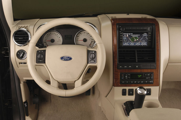 2006 Ford Explorer Cockpit Picture