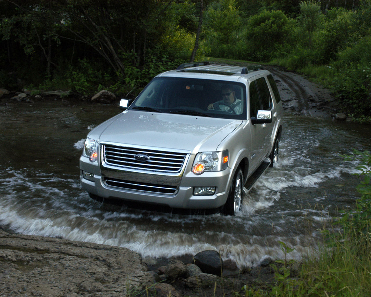 Ford Explorer Desktop Wallpaper