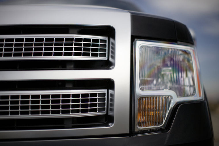 2009 Ford F150 Super Crew Platinum Headlight Picture