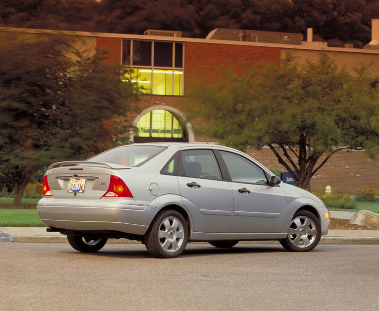 2005 Ford Focus ZX4 Picture