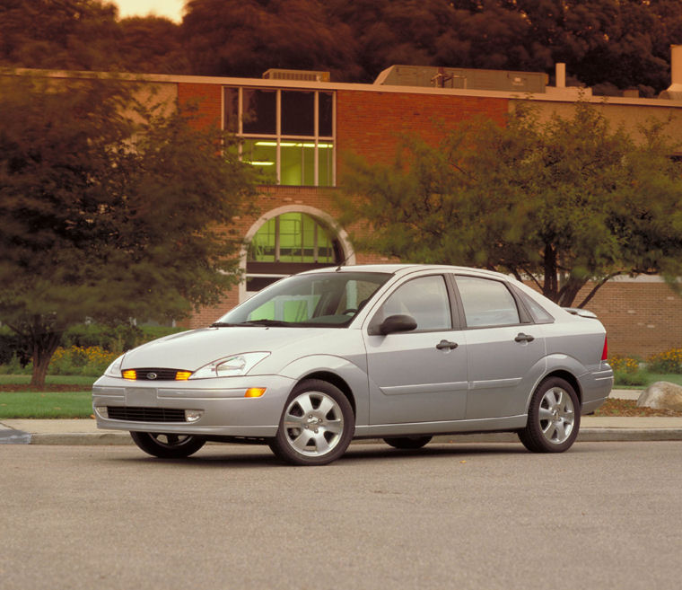 2005 Ford Focus ZX4 Picture